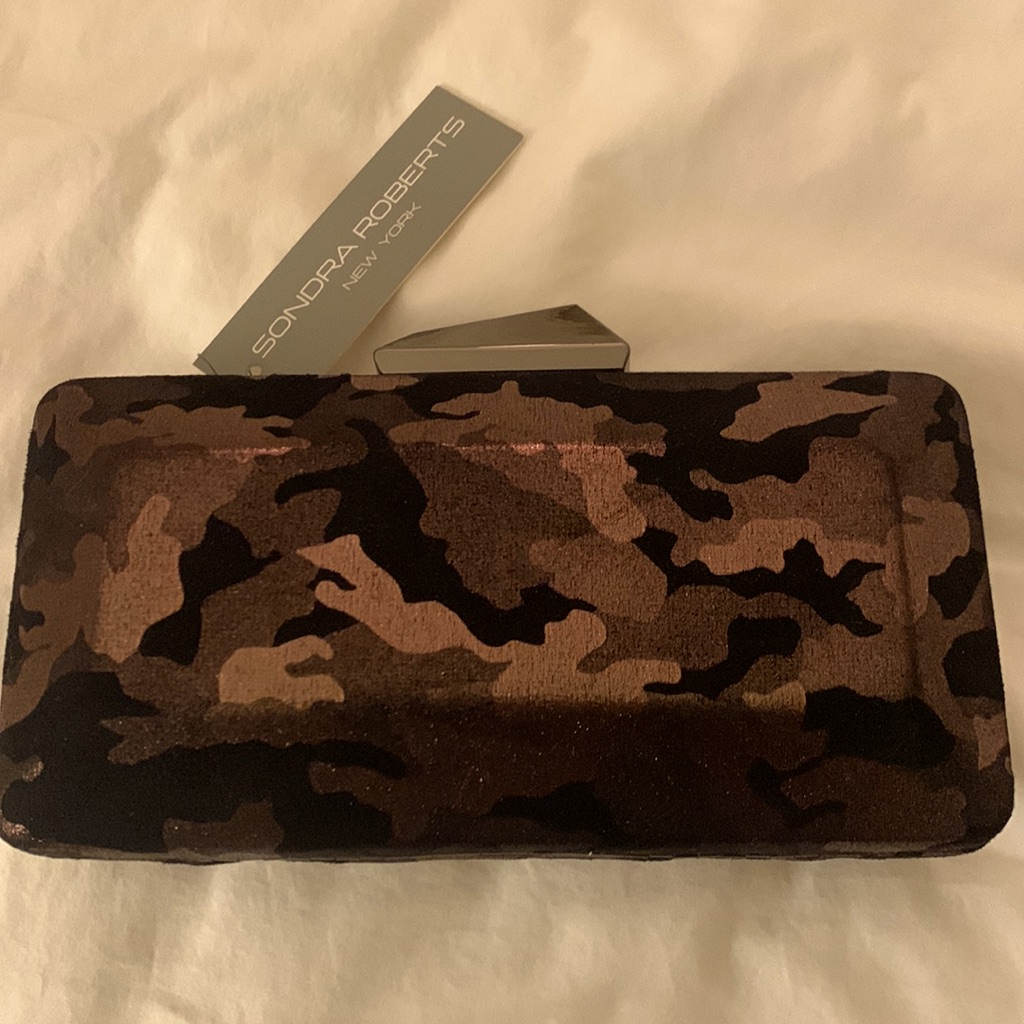 Brand New Sondra Roberts Clutch